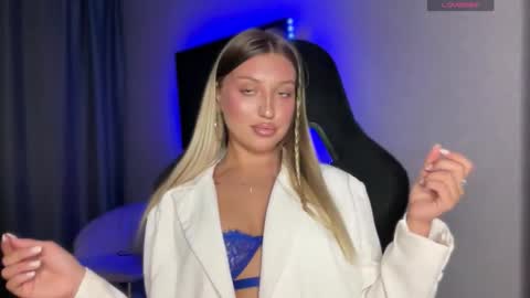 Snapshot of skyffi chatting on September 22, 6:10 pm GARRY AND SOPHIA online show from September 22, 6:10 pm