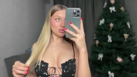 Snapshot of skyffi chatting on November 30, 7:18 pm GARRY AND SOPHIA online show from November 30, 7:18 pm