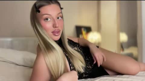 Snapshot of skyffi chatting on December 16, 8:14 pm GARRY AND SOPHIA online show from December 16, 8:14 pm