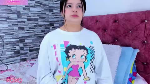 Snapshot of skyhotgirl chatting on February 10, 6:45 pm Sky online show from February 10, 6:45 pm