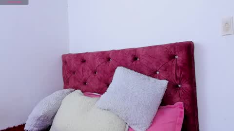 Snapshot of skyhotgirl chatting on April 12, 7:08 pm Sky online show from April 12, 7:08 pm
