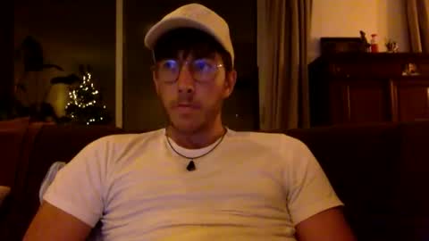 Snapshot of skyisthelimit1995 chatting on December 17, 8:15 pm skyisthelimit1995 online show from December 17, 8:15 pm