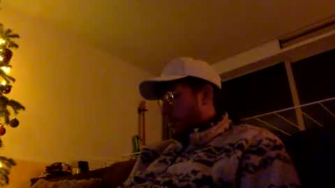 Snapshot of skyisthelimit1995 chatting on December 18, 4:57 pm skyisthelimit1995 online show from December 18, 4:57 pm