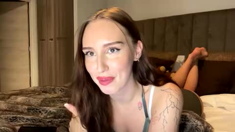 Snapshot of skylachase chatting on December 17, 6:36 pm Skylar online show from December 17, 6:36 pm