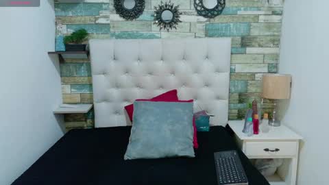 Snapshot of skyler_naomi chatting on June 2, 2:08 pm skyler_naomi online show from June 2, 2:08 pm