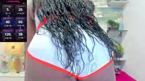 Snapshot of skyler_naomi chatting on June 25, 3:05 pm skyler_naomi online show from June 25, 3:05 pm