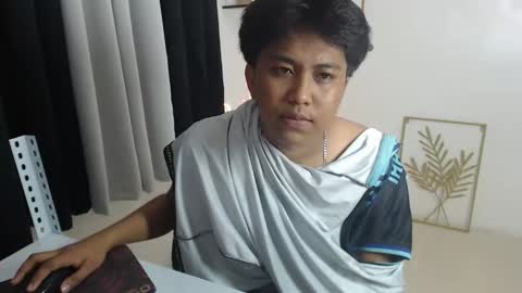 Snapshot of skyler_twinkx chatting on April 7, 8:59 am Skyler online show from April 7, 8:59 am