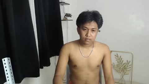 Snapshot of skyler_twinkx chatting on April 9, 2:55 pm Skyler online show from April 9, 2:55 pm