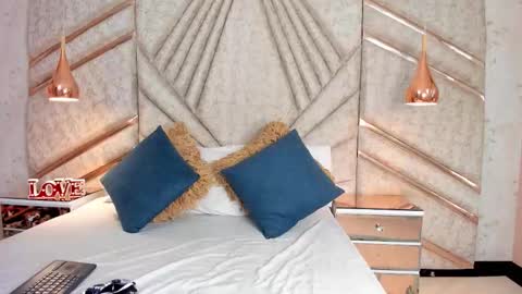 skylerbloom online show from October 15, 3:28 am