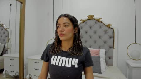 Snapshot of skylerwhite02 chatting on May 4, 3:35 am Skyler online show from May 4, 3:35 am