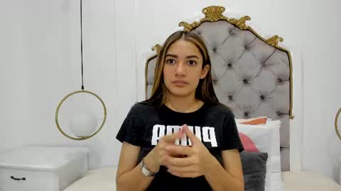 Snapshot of skylerwhite02 chatting on June 18, 3:51 am Skyler online show from June 18, 3:51 am