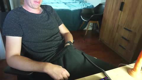 Snapshot of skylinebaby chatting on October 4, 3:10 pm skylinebaby online show from October 4, 3:10 pm