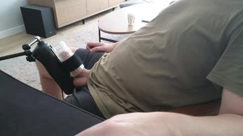 Snapshot of skylowe0 chatting on April 4, 10:46 am skylowe0 online show from April 4, 10:46 am