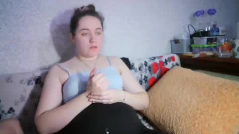 skyressie333 online show from February 17, 7:31 pm