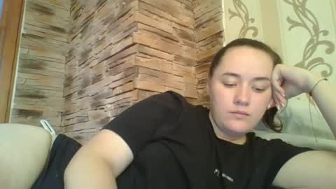 skyressie333 online show from October 14, 7:42 am