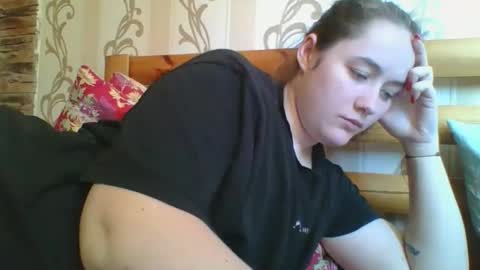 skyressie333 online show from February 10, 8:29 am