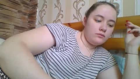 skyressie333 online show from February 17, 6:43 am