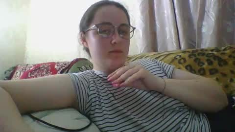 skyressie333 online show from May 1, 6:45 pm