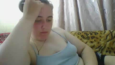 skyressie333 online show from May 3, 7:20 pm
