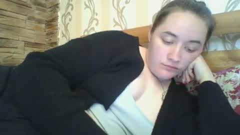 skyressie333 online show from May 4, 7:26 am