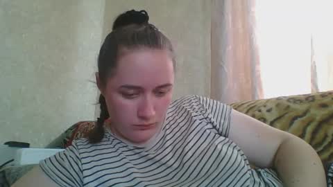 Snapshot of skyressie333 chatting on June 2, 10:06 am skyressie333 online show from June 2, 10:06 am
