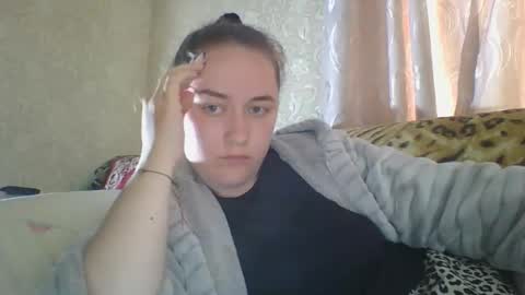 Snapshot of skyressie333 chatting on June 3, 4:23 pm skyressie333 online show from June 3, 4:23 pm