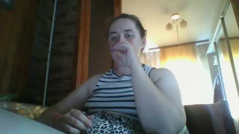 Snapshot of skyressie333 chatting on June 28, 5:19 pm skyressie333 online show from June 28, 5:19 pm
