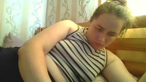 Snapshot of skyressie333 chatting on July 28, 12:01 pm skyressie333 online show from July 28, 12:01 pm