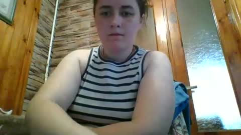 Snapshot of skyressie333 chatting on July 28, 3:32 pm skyressie333 online show from July 28, 3:32 pm