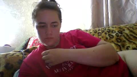 Snapshot of skyressie333 chatting on August 3, 2:21 am skyressie333 online show from August 3, 2:21 am