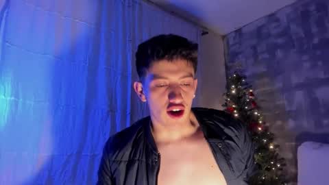 Snapshot of skyrid3r chatting on December 16, 12:26 am Skyrider online show from December 16, 12:26 am