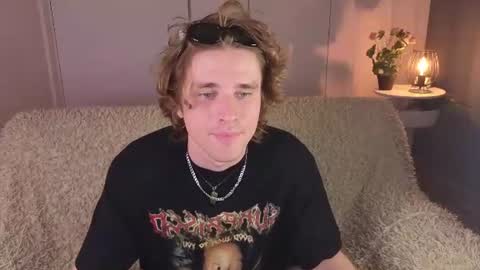 Snapshot of skyveyr chatting on August 1, 1:21 pm skyveyr online show from August 1, 1:21 pm