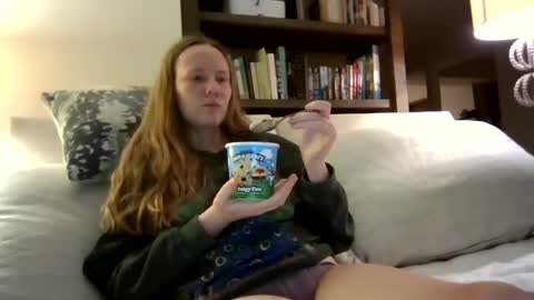 Snapshot of skywinters chatting on September 21, 12:12 am Sky Winters online show from September 21, 12:12 am