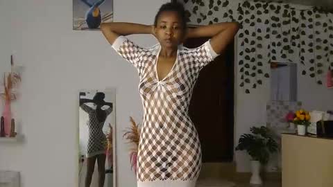 Snapshot of skyy_brown chatting on May 30, 1:57 am Bella online show from May 30, 1:57 am