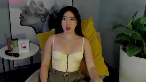 Snapshot of skyylee_ chatting on July 19, 5:27 pm abby online show from July 19, 5:27 pm