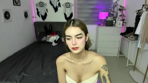 Snapshot of slaughtyalexxx chatting on June 1, 7:15 pm Alexandria my love online show from June 1, 7:15 pm
