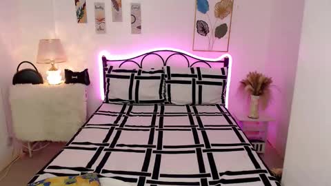 Snapshot of slave_amanda69 chatting on January 16, 9:35 am Queen Cyrine online show from January 16, 9:35 am