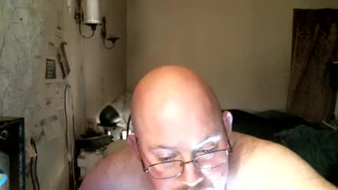 Snapshot of slavejim518 chatting on November 12, 12:44 am slavejim online show from November 12, 12:44 am