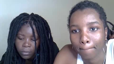 sleciah online show from November 18, 9:03 am