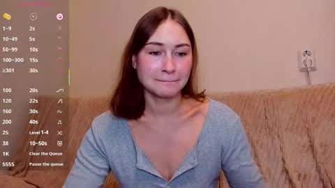 Snapshot of sleeeepy_af chatting on June 4, 9:10 pm Alice online show from June 4, 9:10 pm