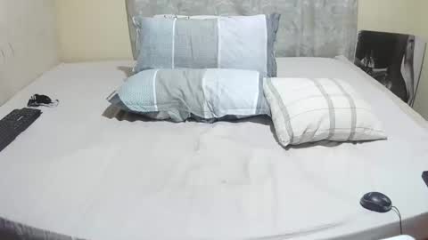 Snapshot of slender_sweetbabe chatting on May 24, 11:37 am slender_sweetbabe online show from May 24, 11:37 am