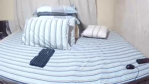 Snapshot of slender_sweetbabe chatting on June 24, 11:31 am slender_sweetbabe online show from June 24, 11:31 am