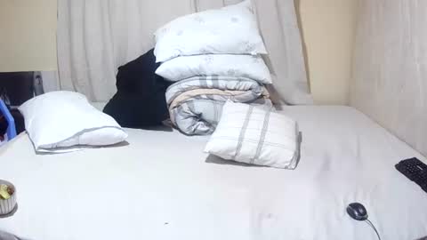 Snapshot of slender_sweetbabe chatting on June 29, 12:05 pm slender_sweetbabe online show from June 29, 12:05 pm