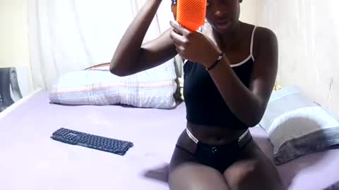 Snapshot of slender_sweetbabe chatting on July 15, 11:48 am slender_sweetbabe online show from July 15, 11:48 am