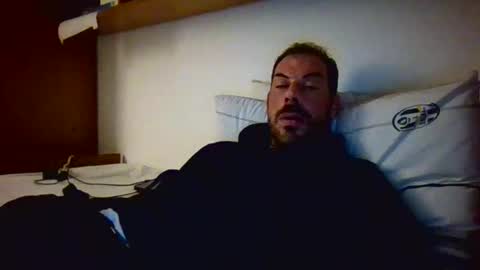 Snapshot of slevin1983 chatting on December 14, 4:42 pm slevin online show from December 14, 4:42 pm