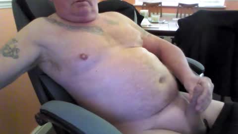 Snapshot of slider69m chatting on March 2, 7:10 am slider69m online show from March 2, 7:10 am