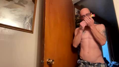 Snapshot of slim315488 chatting on December 7, 1:51 pm slim315488 online show from December 7, 1:51 pm