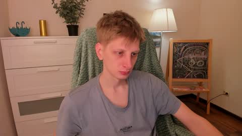 Snapshot of slim_andy chatting on December 13, 6:42 am Andy online show from December 13, 6:42 am