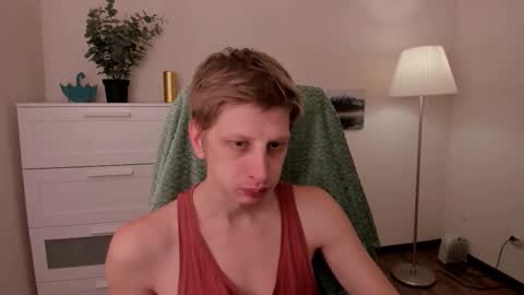 Snapshot of slim_andy chatting on October 25, 10:01 am Andy online show from October 25, 10:01 am