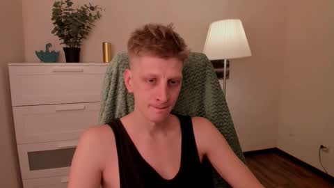 Snapshot of slim_andy chatting on November 9, 8:18 pm Andy online show from November 9, 8:18 pm